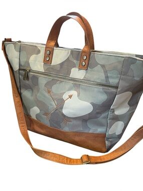 Thirty-One Soft Camo Step-Up Shoulder Tote Bag with Bow And Arrows Design